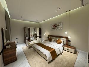 a bedroom with a large bed and a large mirror at شقة فاخرة ٣ غرف نوم وصالة بدخول ذاتي ١١ in Riyadh