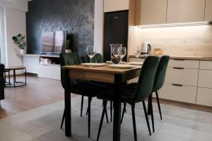 Kuchnia lub aneks kuchenny w obiekcie Apartments Space and More, Dmowskiego - 20 minut do RYNKU, Self Check-In 24H, Parking