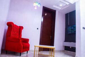 Afbeelding uit fotogalerij van 4 Bedroom Terraced Duplex for Airbnb Short Stay in Ikeja in Ikeja +8 foto's