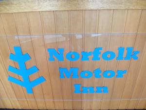 Certifikát, hodnocení, plakát nebo jiný dokument vystavený v ubytování Norfolk Motor Inn