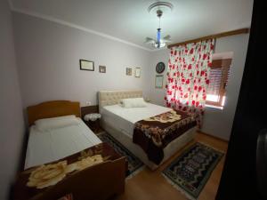 Postel nebo postele na pokoji v ubytování Kruja Shared Apartment + 4 fotografie