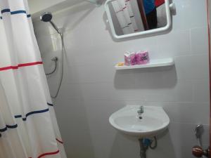 Koupelna v ubytování Nocknoy Lanexang Guest House + 53 fotografií