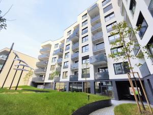 een appartementencomplex met een grasveld ervoor bij Cinnamon - Brand New - Presidential Garden - Free Parking in Bratislava