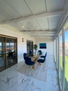 a dining room with a table and chairs at ARENA & MAR in El Campello +19 photos