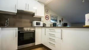 Kuchyňa alebo kuchynka v ubytovaní Estudio con piscina en A Guarda- Pontevedra