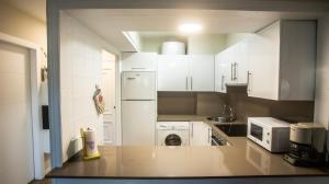 Kuchyňa alebo kuchynka v ubytovaní Estudio con piscina en A Guarda- Pontevedra