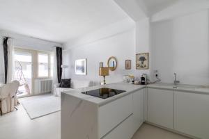 A kitchen or kitchenette at Suite vista mare