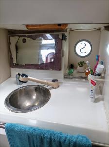a bathroom with a sink in an rv at Experiencia marina en Puerto Lindo in Puerto Lindo