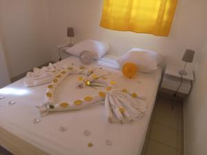 Postel nebo postele na pokoji v ubytování HOTEL LE CHANNEL