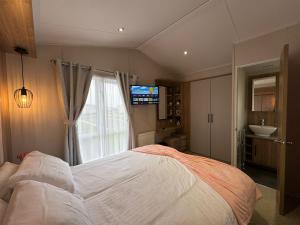 チャペル・セント・レオナルズにあるGolden Anchor - The Waverley - Coastal Caravan Breaksのギャラリーの写真 +8枚の写真