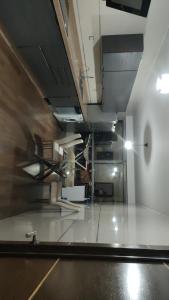 Blick auf ein leeres Zimmer mit unbeabsichtigter in der Unterkunft Mobilart in Oran