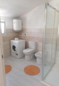 Ein Badezimmer in der Unterkunft Studio für 4 Personen ca 60 qm in Porto Torres, Sardinien Sassarese