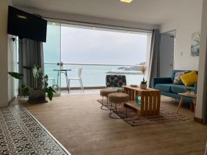 a living room with a view of the ocean at frente al mar San Bartolo in San Bartolo