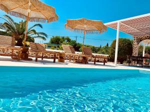 two pictures of a pool with chairs and umbrellas at Ferienhaus mit Privatpool für 6 Personen ca 105 m in Faliraki, Ägäis Rhodos in Faliraki