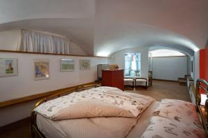 เตียงในห้องที่ Ferienwohnung für 4 Personen 1 Kind ca 75 qm in Pisa, Toskana Provinz Pisa