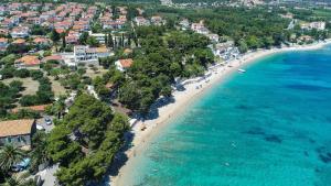 an aerial view of a beach and the ocean at Ferienhaus mit Privatpool für 8 Personen ca 200 qm in Stanković bei Orebić, Dalmatien Süddalmatien in Orebić