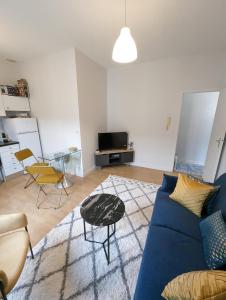 Ein Sitzbereich in der Unterkunft Appartement de charme confortable à 25min de Paris - hyper centre, 1min de la gare RER, parking et wifi