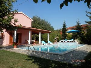 a swimming pool in the backyard of a house at Ferienhaus mit Privatpool für 8 Personen ca 120 qm in Laginji, Istrien Binnenland von Istrien in Žminj