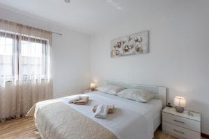 Postel nebo postele na pokoji v ubytování Ferienwohnung für 4 Personen ca 65 qm in Funtana, Istrien Istrische Riviera