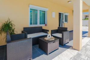 Posedenie v ubytovaní Ferienhaus mit Privatpool für 4 Personen ca 75 qm in Privlaka, Dalmatien Norddalmatien