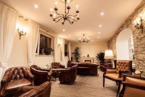 Ein Sitzbereich in der Unterkunft Waldhotel Bad Jungbrunn