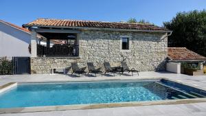 Φωτογραφία από το άλμπουμ του Ferienhaus mit Privatpool für 6 Personen ca 57 qm in Zarecje, Istrien Binnenland von Istrien σε Pazin