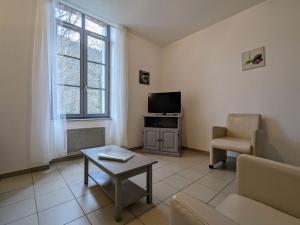 Saint-Julien-des-ChazesにあるGîte chaleureux 6 pers avec cour privée en bord de rivière près de Langeac - FR-1-582-11のギャラリーの写真