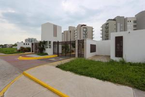 a building with a gate in front of it at Departamento Laguna Turquesa in Veracruz