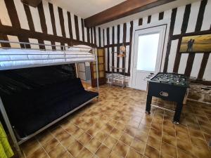 Posteľ alebo postele v izbe v ubytovaní Maison de ville cosy à Orléans avec parking, proche commerces et loisirs - FR-1-590-245