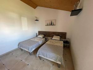 Posteľ alebo postele v izbe v ubytovaní Maison climatisée, 2 gîtes, 2 chambres, 15 hectares, loisirs, animaux acceptés - FR-1-426-520