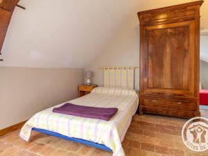 Posteľ alebo postele v izbe v ubytovaní Gîte familial près de la Loire avec grand jardin, parking privé, proche Saumur et activités nautiques - FR-1-622-40