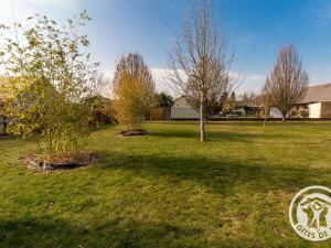Vonkajšia záhrada v ubytovaní Gîte familial près de la Loire avec grand jardin, parking privé, proche Saumur et activités nautiques - FR-1-622-40