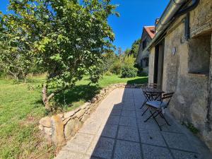 Vonkajšia záhrada v ubytovaní Gîte charmant en Berry avec terrasse, jardin, parking et chauffage inclus - FR-1-591-364