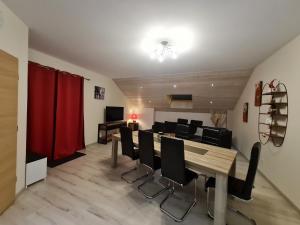 Fotografia z galérie ubytovania Superbe appartement lumineux avec terrasse, 3 chambres, proche des commerces et stations de ski - FR-1-589-431 v destinácii Le Thillot