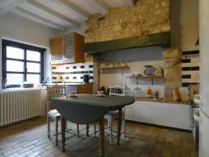 Η κουζίνα ή μικρή κουζίνα στο Gîte Vichères, 4 pièces, 6 personnes - FR-1-581-100