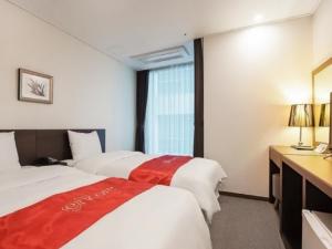 Postel nebo postele na pokoji v ubytování Hotel K-Tree Pyeongtaek