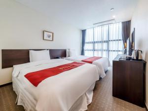 Postel nebo postele na pokoji v ubytování Hotel K-Tree Pyeongtaek + 12 fotografií