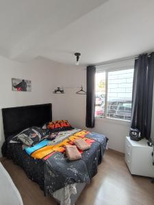 a bedroom with a bed with pillows on it at Apt próximo ao Consulado in Porto Alegre