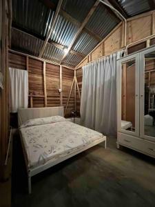 Una cama o camas en una habitación de La Casita de la Laguna Limón