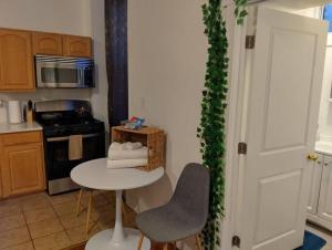 a kitchen with a table and a table and chairs at New Gardenroom 2 Beds (apt4) in Philadelphia