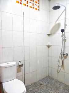 Een badkamer bij Ananda's Sanur by ABM
