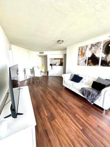 Φωτογραφία από το άλμπουμ του Private bedroom 1 block from Downtown Miami στο Μαϊάμι