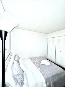 Φωτογραφία από το άλμπουμ του Private bedroom 1 block from Downtown Miami στο Μαϊάμι