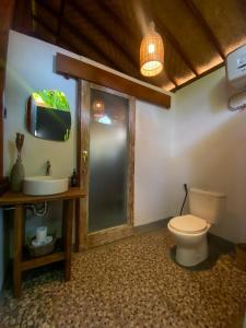 Ένα μπάνιο στο Kelapa Cabin