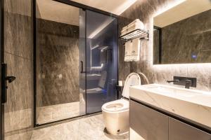 A bathroom at Shanming Boutique Homestay