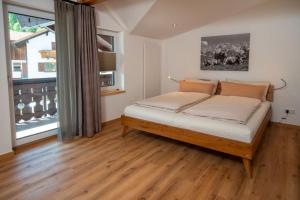 Postel nebo postele na pokoji v ubytování Ferienwohnung Almdoodle