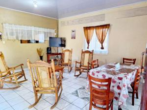 Restauracja lub miejsce do jedzenia w obiekcie Happy Place Ometepe- Villa totalmente equipada