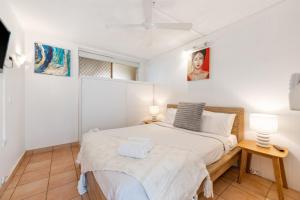 a bedroom with a large bed and two lamps at Hi Ho Beach Apartments on Broadbeach in Gold Coast