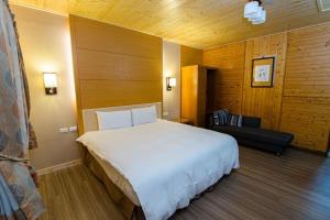 Letto o letti in una camera di Dragon Manor Resort