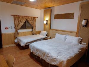 Letto o letti in una camera di Dragon Manor Resort